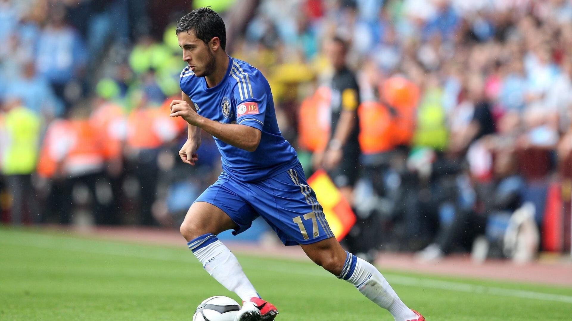 篮球世界的两极，广东的团队火力与米切尔的个人英雄主义