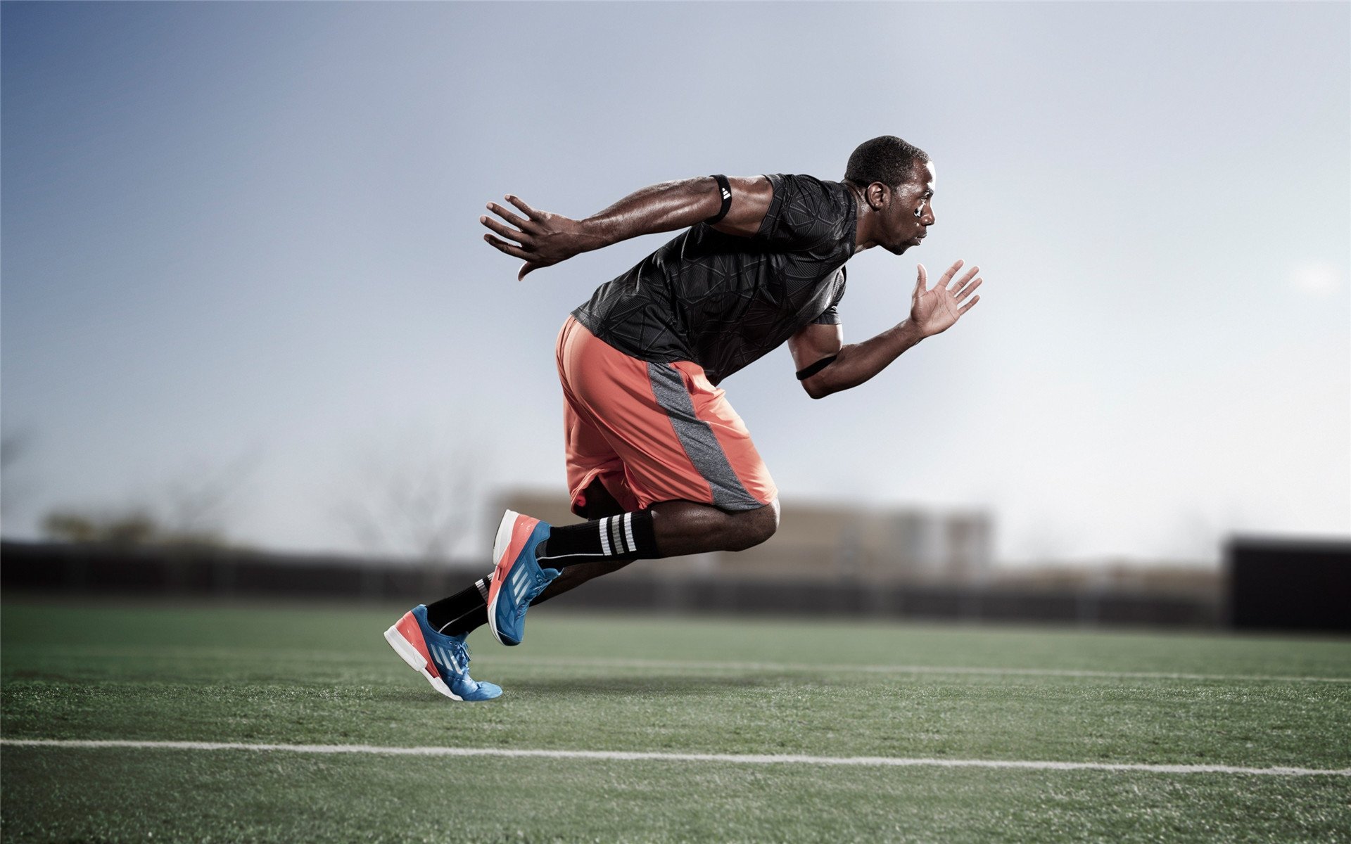 跨界星光！F1揭幕战夜，足球巨星京多安如何诠释价值新高度